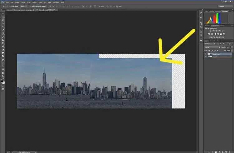 Das duplizierte, gespiegelte Bild mit dem Verschieben-Werkzeug positionieren.