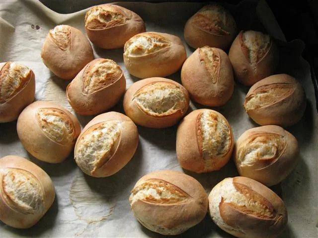 DDR Brötchen frisch gebacken