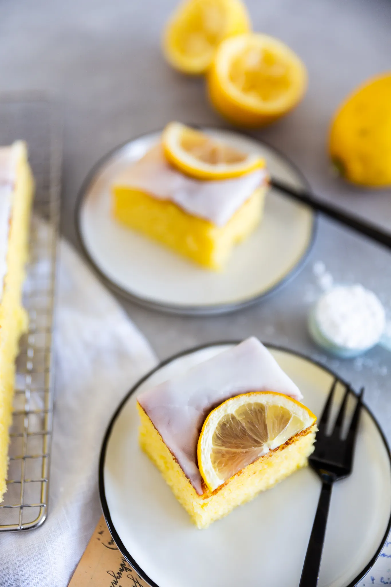 Dekorierter Zitronenkuchen