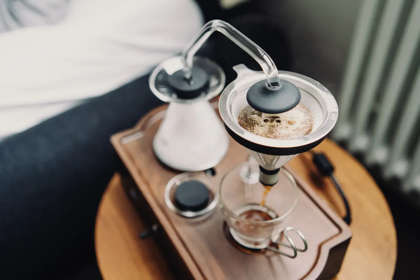 Der Barisieur im Einsatz auf einem Nachttisch