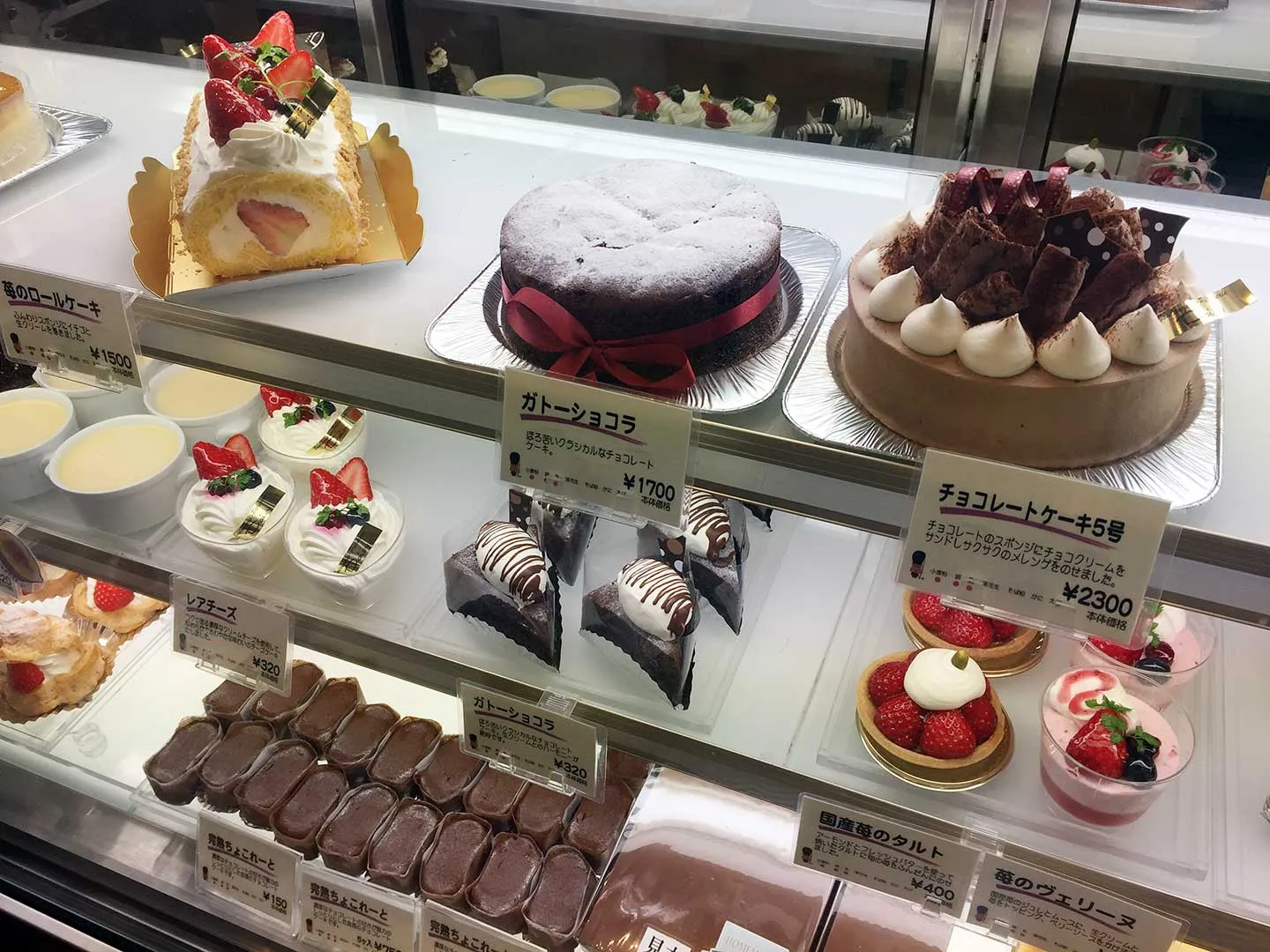 Detailaufnahme von Brot und Gebäck