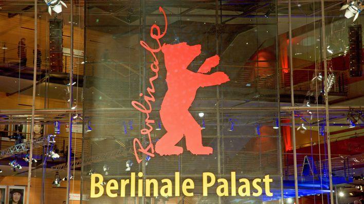 Diane Kruger teilt Einblicke auf ihrer offiziellen Facebook-Seite und interagiert mit Fans