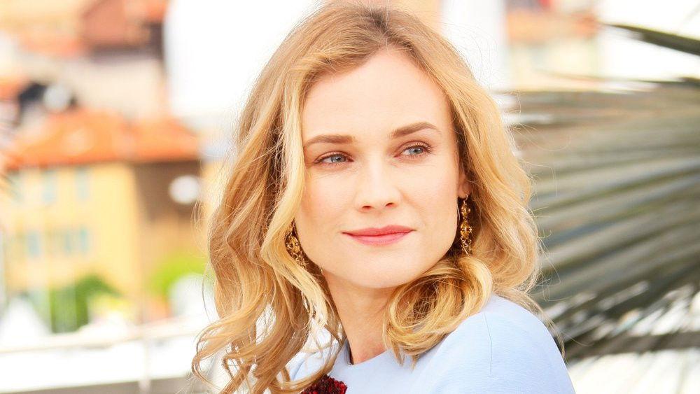 Diane Kruger in einer Szene aus "Inglourious Basterds", wo sie ihre Rolle als Spionin mit Spannung verkörpert