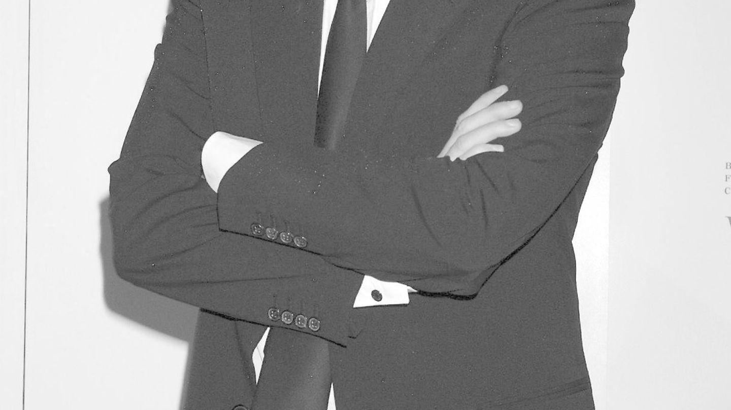 Diane Kruger strahlt Eleganz und Selbstbewusstsein in einem schicken Abendkleid aus, Modeikone auf dem roten Teppich