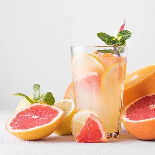 Eine fruchtig spritzige Orangen-Grapefruit Limonade sorgt nich nur m Sommer für eine Erfrischung.