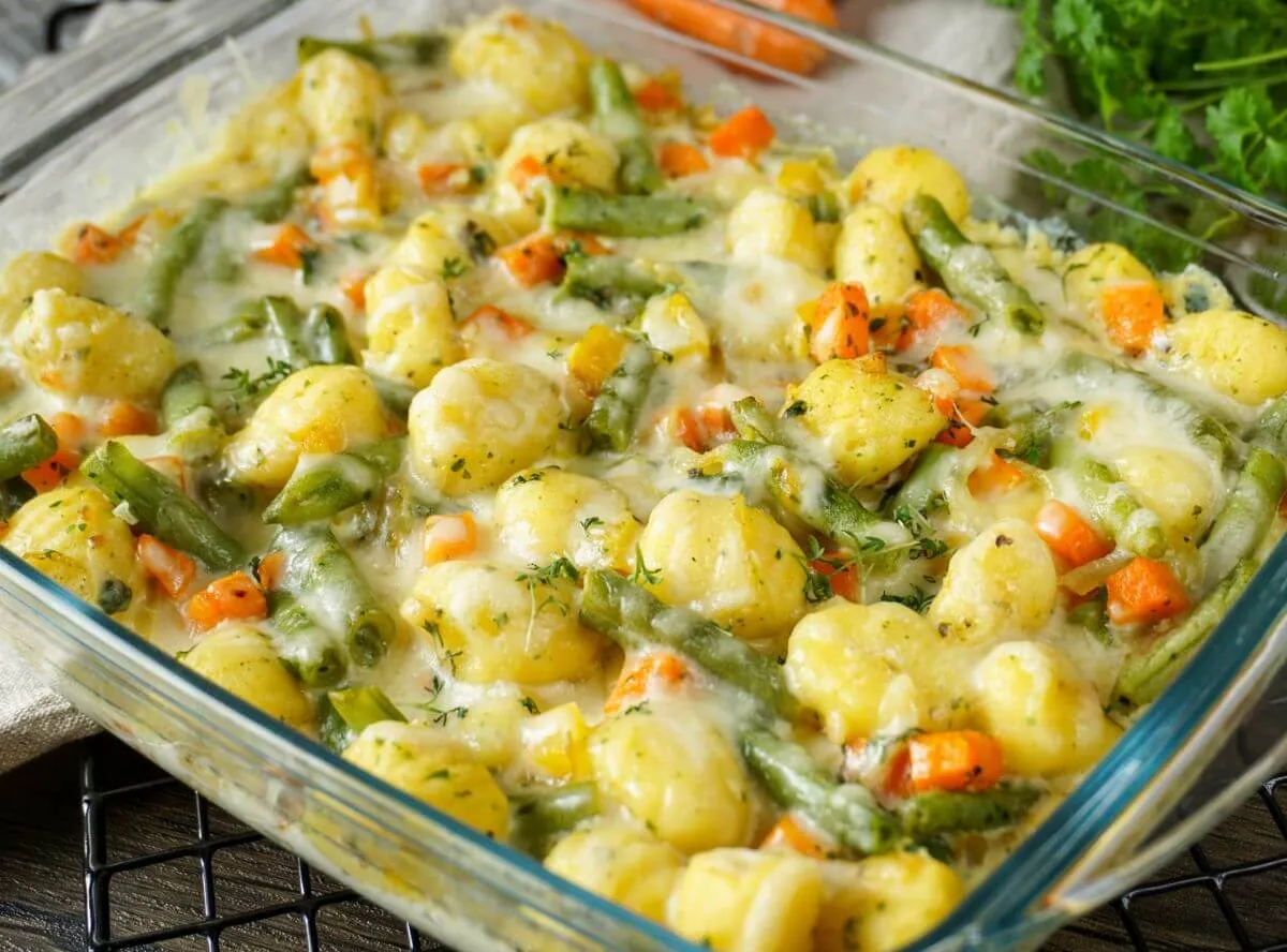 Einfacher Gnocchi-Auflauf mit buntem Gemüse