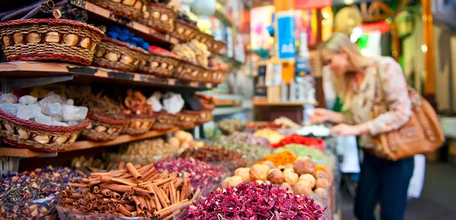 Farbenprächtiger Gewürz-Souk in Dubai