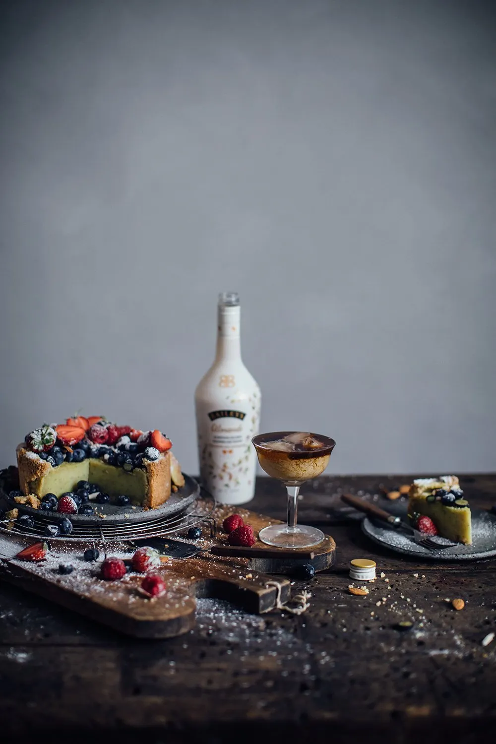 Fertiger Veganer Käsekuchen mit Beeren und Baileys Almande