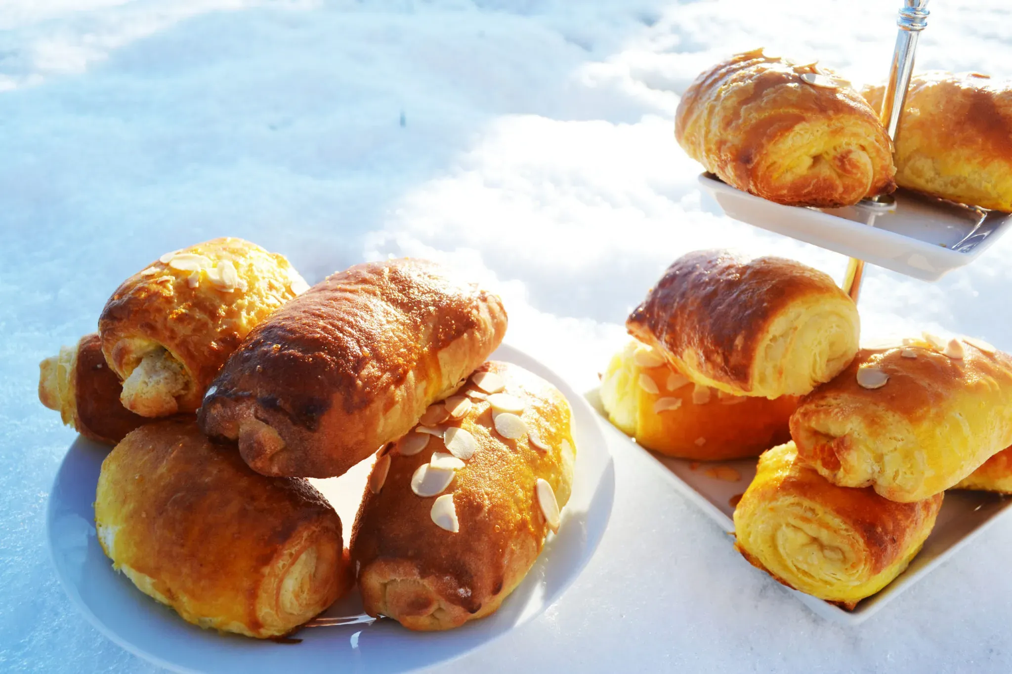 Frisch geformte Pains au Chocolat vor dem Backen.