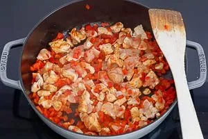 Hähnchenbrustfilet für Paella anbraten