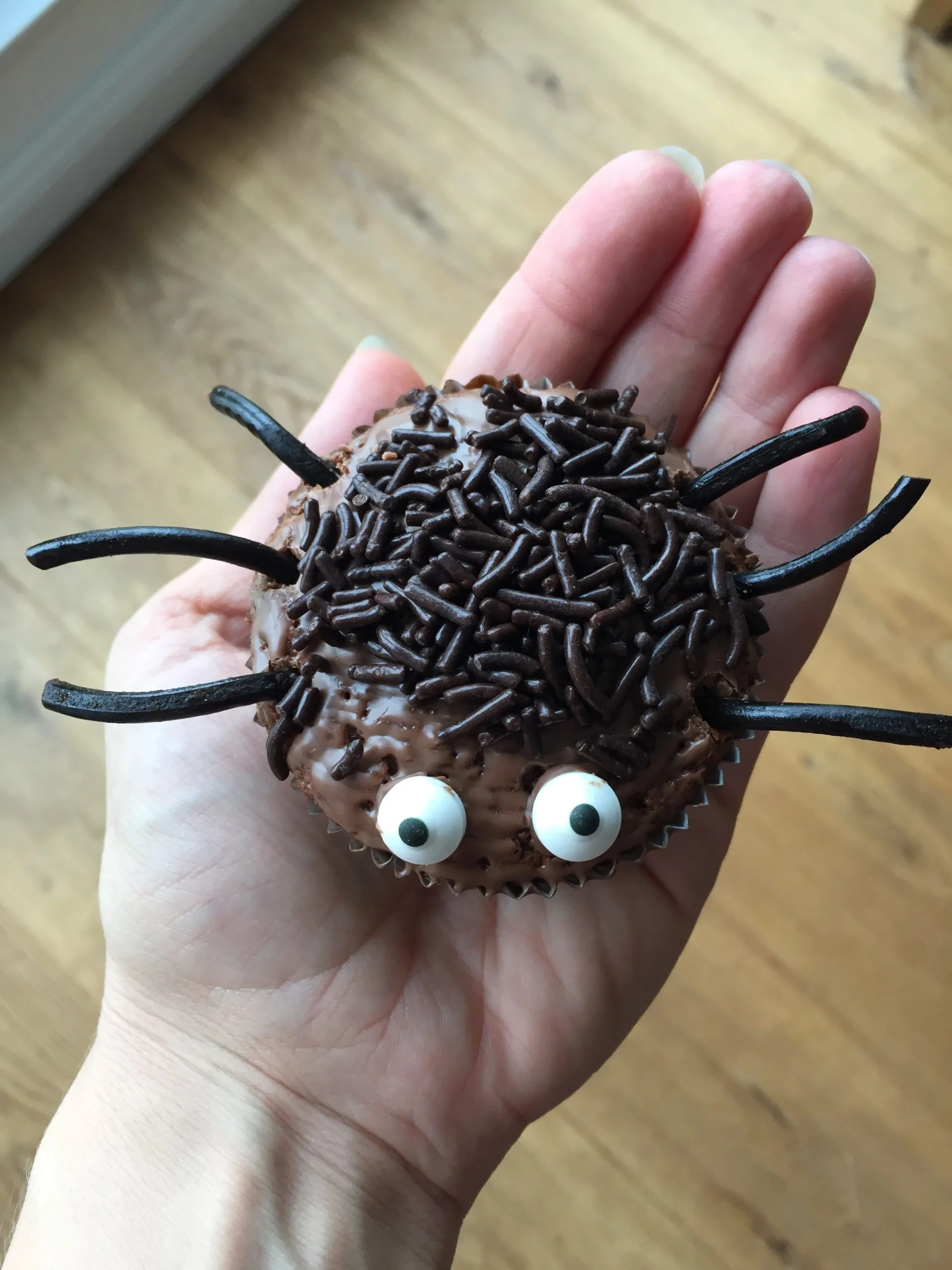 Kleine krabbelinge Halloweenmuffins für Halloween mit Kindern