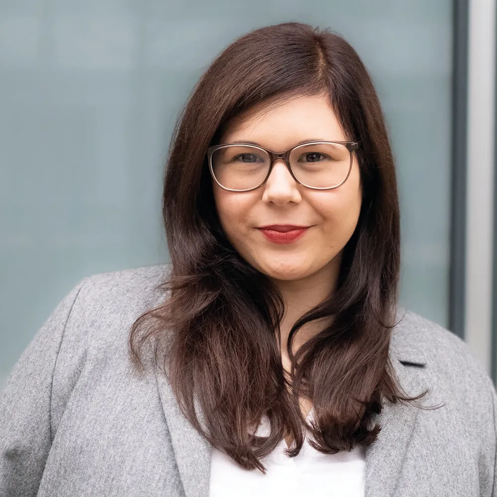 Laura Martena ist wissenschaftliche Assistentin für Politische Philosophie und Ethik an der APB Tutzing.