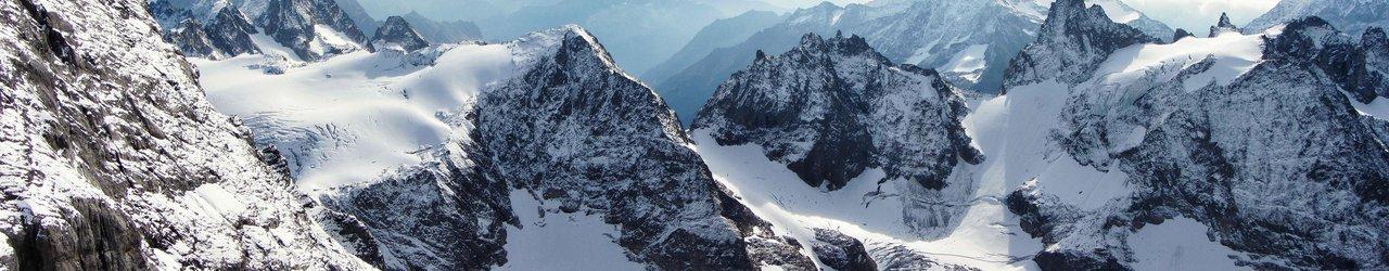 Erleben Sie die Schweizer Alpen in einem Luxusauto auf einer malerischen Panoramastraße