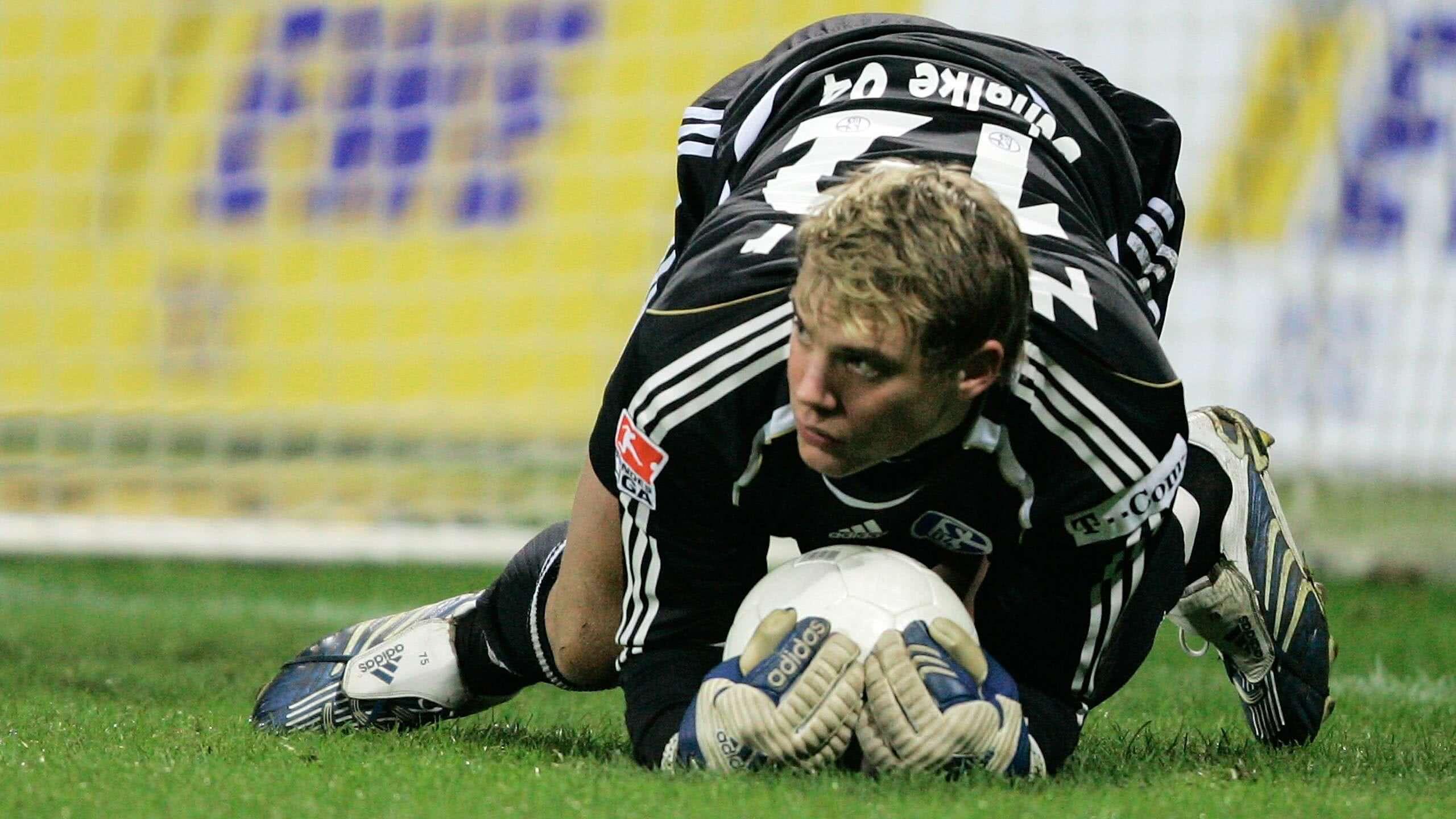 Manuel Neuer als junges Talent in der Jugendmannschaft des FC Schalke 04 vor seinem Bundesliga Debüt.