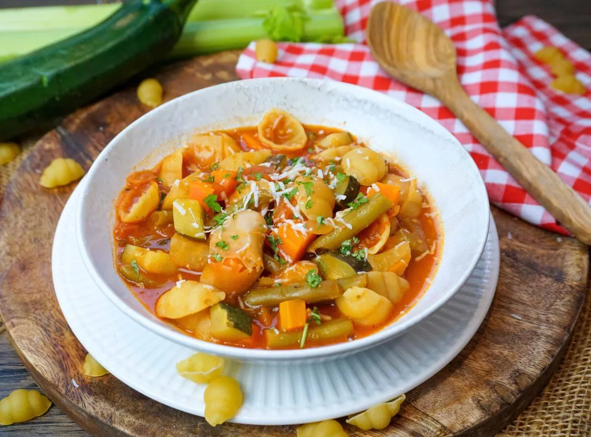 Minestrone - italienische Gemüsesuppe