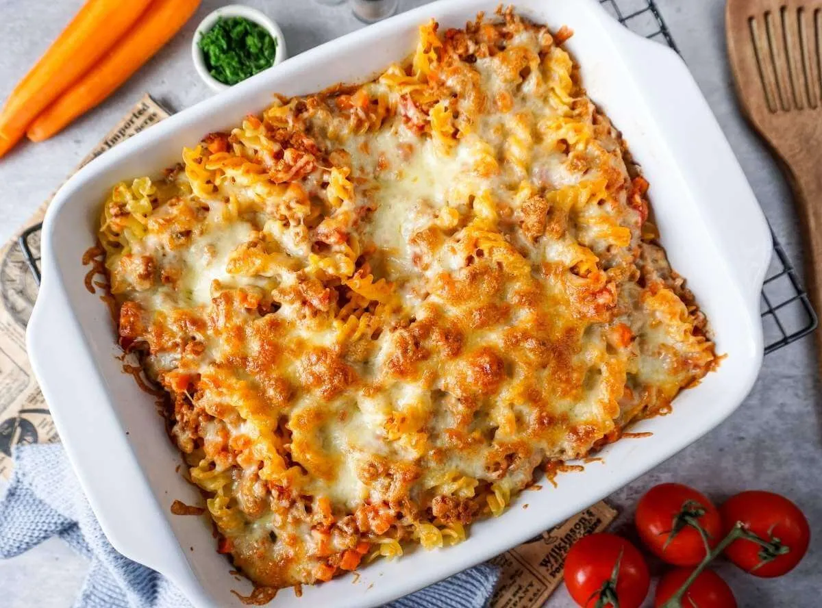 Nudelauflauf mit Hackfleisch und Gemüse