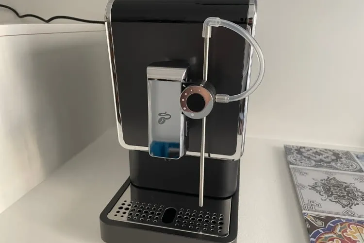 Nur 18 Zentimeter breit: Der Nesperto Pro braucht nur sehr wenig Platz.