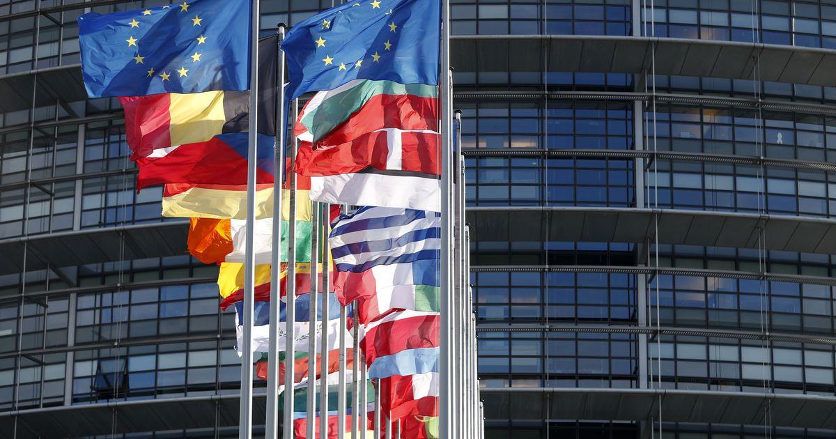 Olaf Scholz als Bundeskanzler, umgeben von Symbolen der Herausforderungen der Ampelkoalition (Klimawandel, Inflation, Ukraine-Krieg).