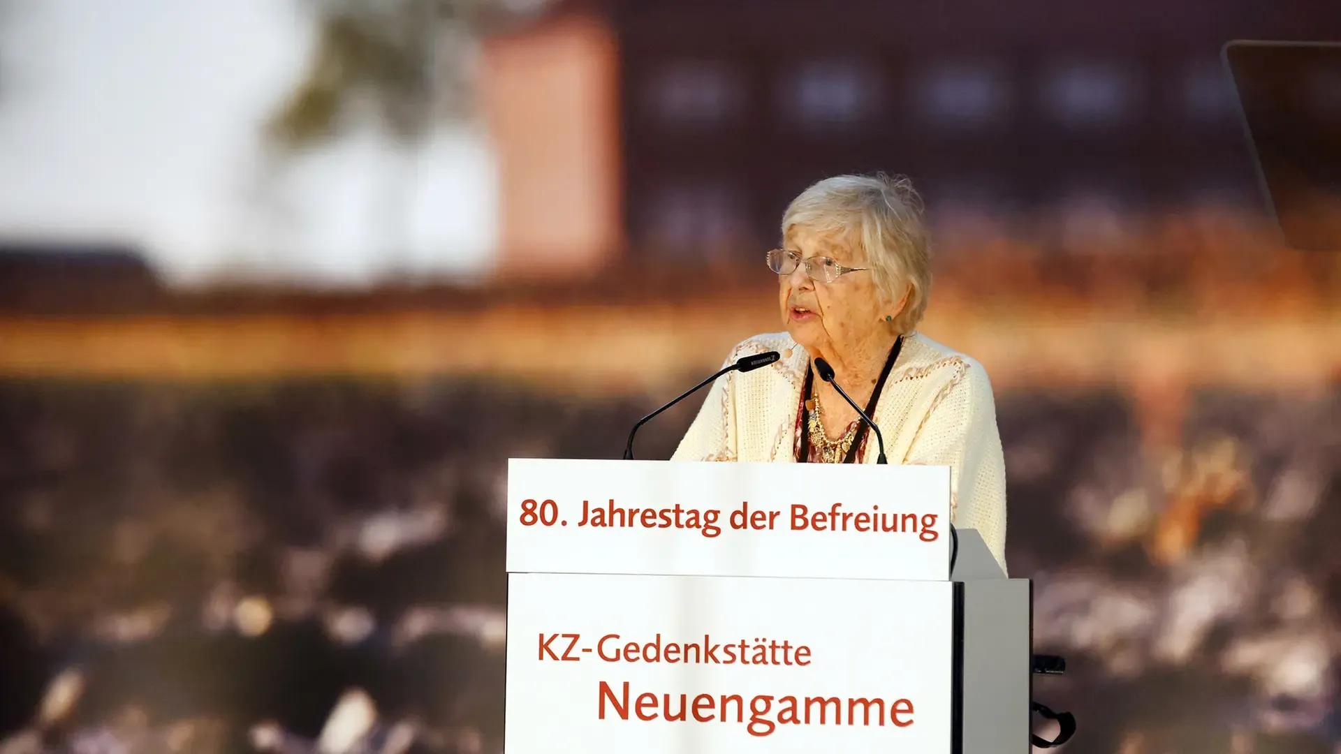 Olaf Scholz als Erster Bürgermeister von Hamburg, bei einer Rede vor dem Rathaus
