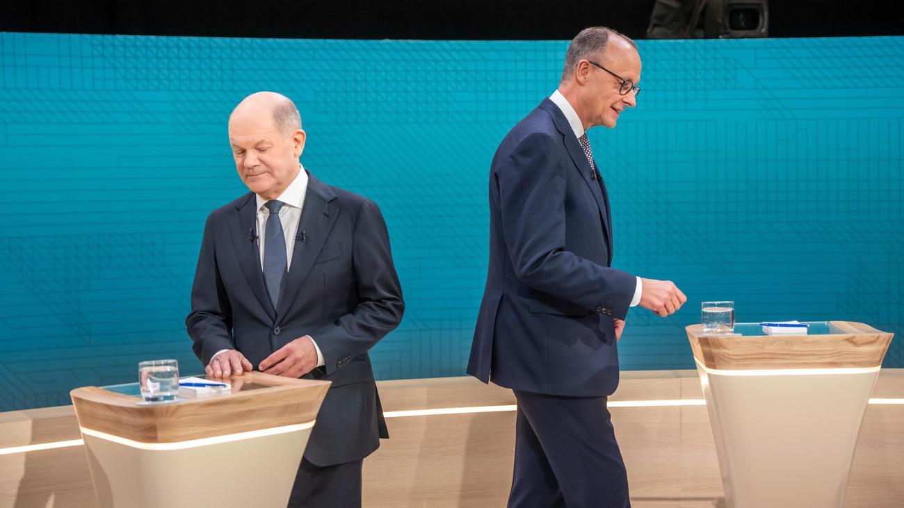 Olaf Scholz spricht in einer Fernsehdebatte über aktuelle politische Themen