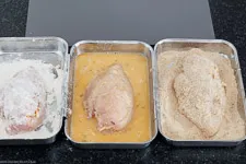 Panieren der Hähnchenbrust