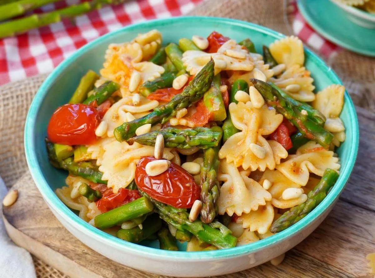 Pasta mit grünem Spargel