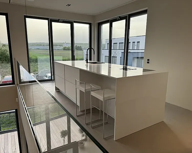 Poggenpohl Insel-Küche Weiß Samtmatt Rahmenfront 3.5