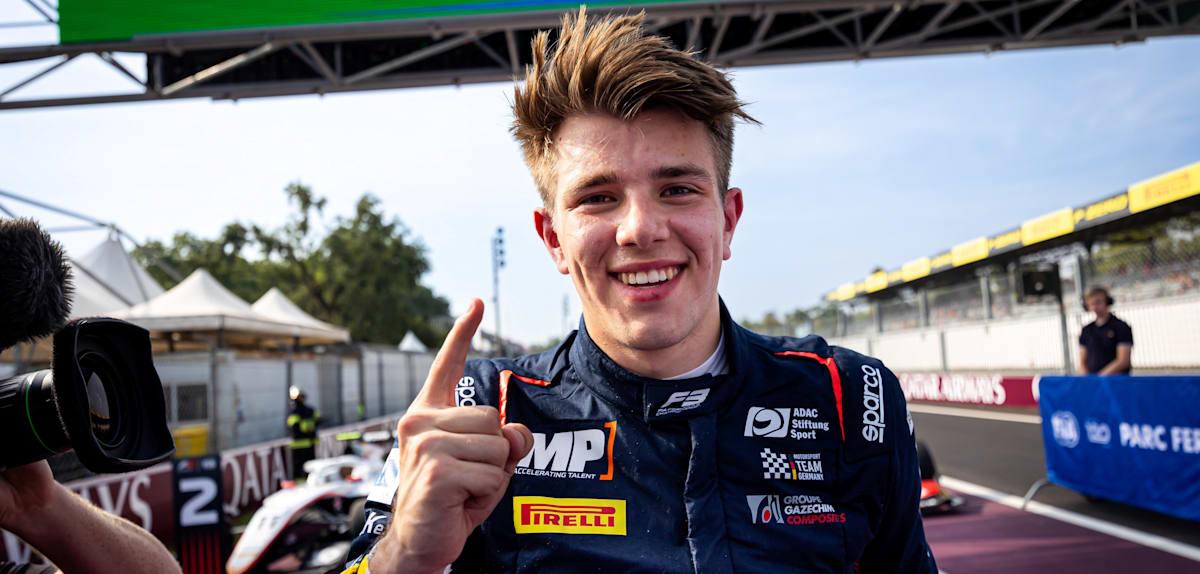 Sebastian Vettel in einem Formel-3-Rennwagen aus dem Jahr 2006, konzentriert auf der Strecke