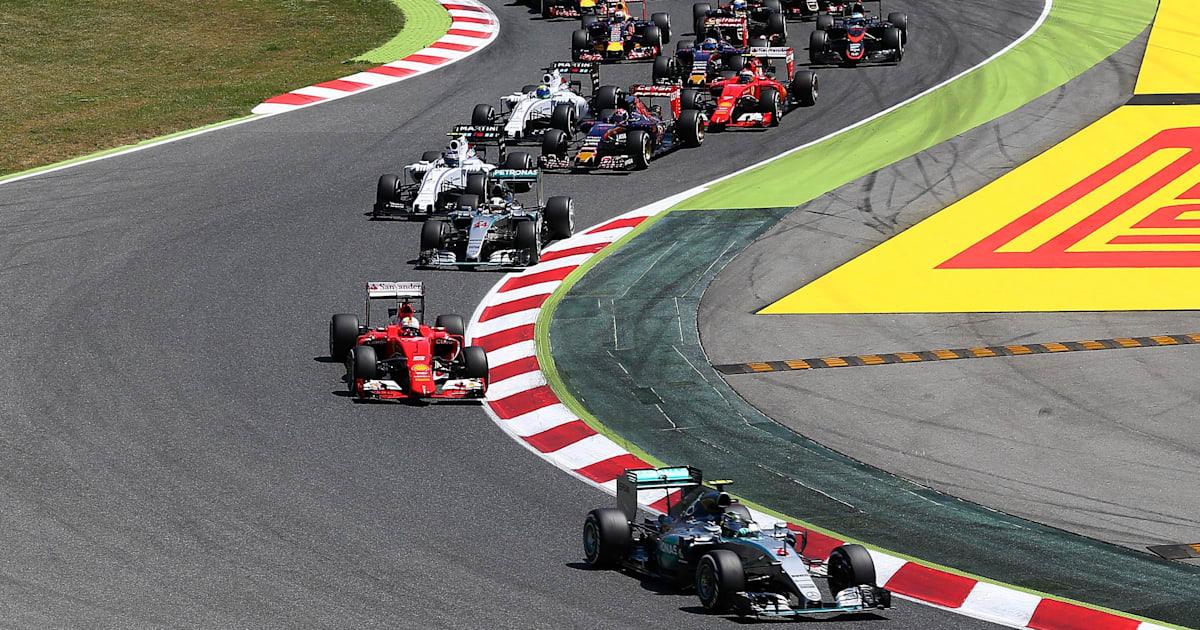 Sebastian Vettel in seinem Red Bull Formel 1 Auto, konzentriert auf der Rennstrecke in Monaco.