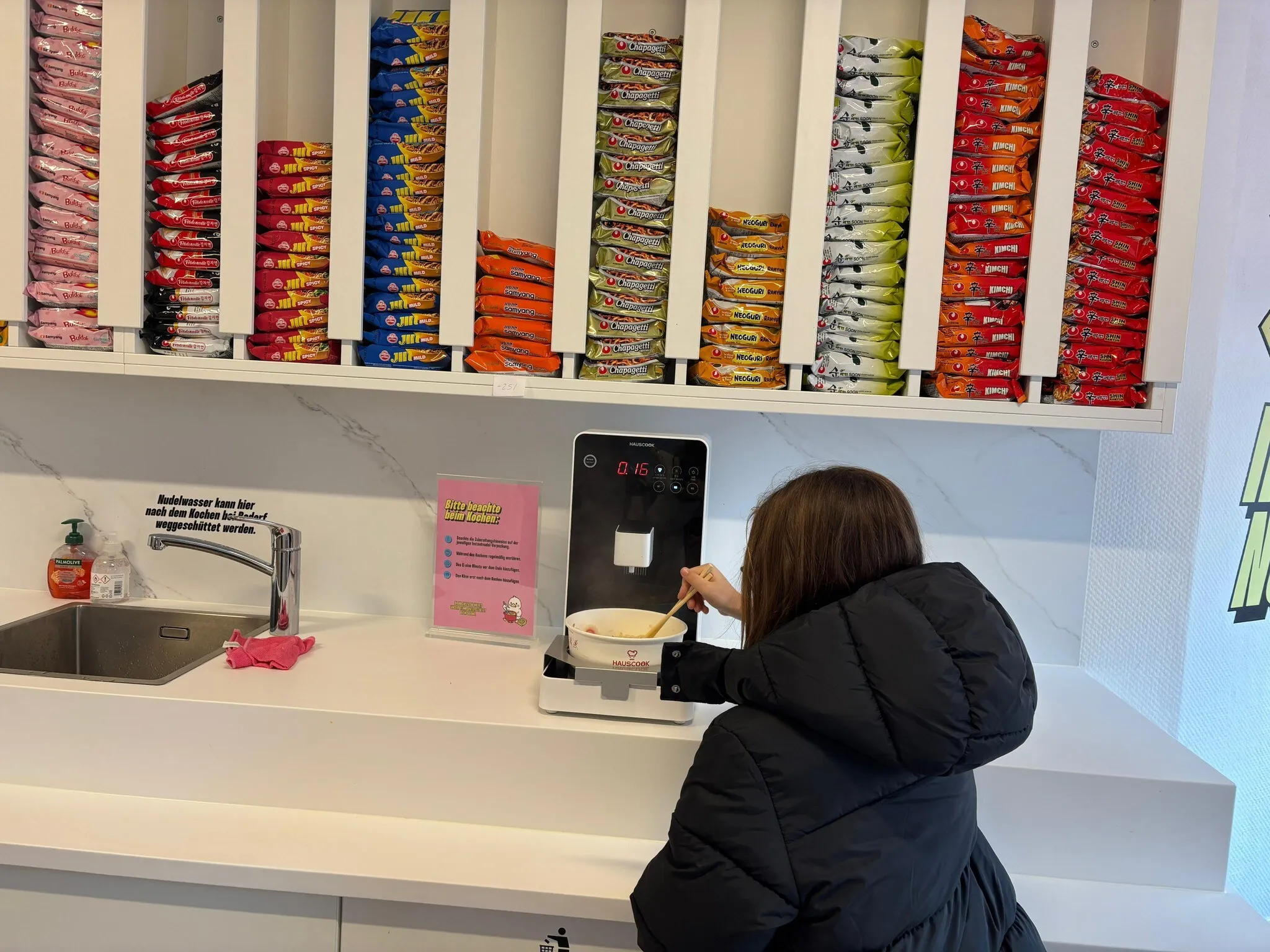 Selbst zubereitete Instant-Nudeln im Haode