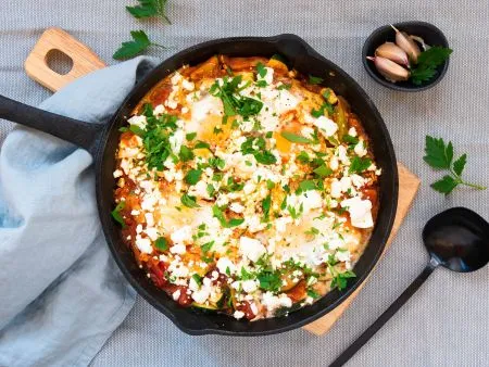Shakshuka mit Tomaten und Zucchini Rezept