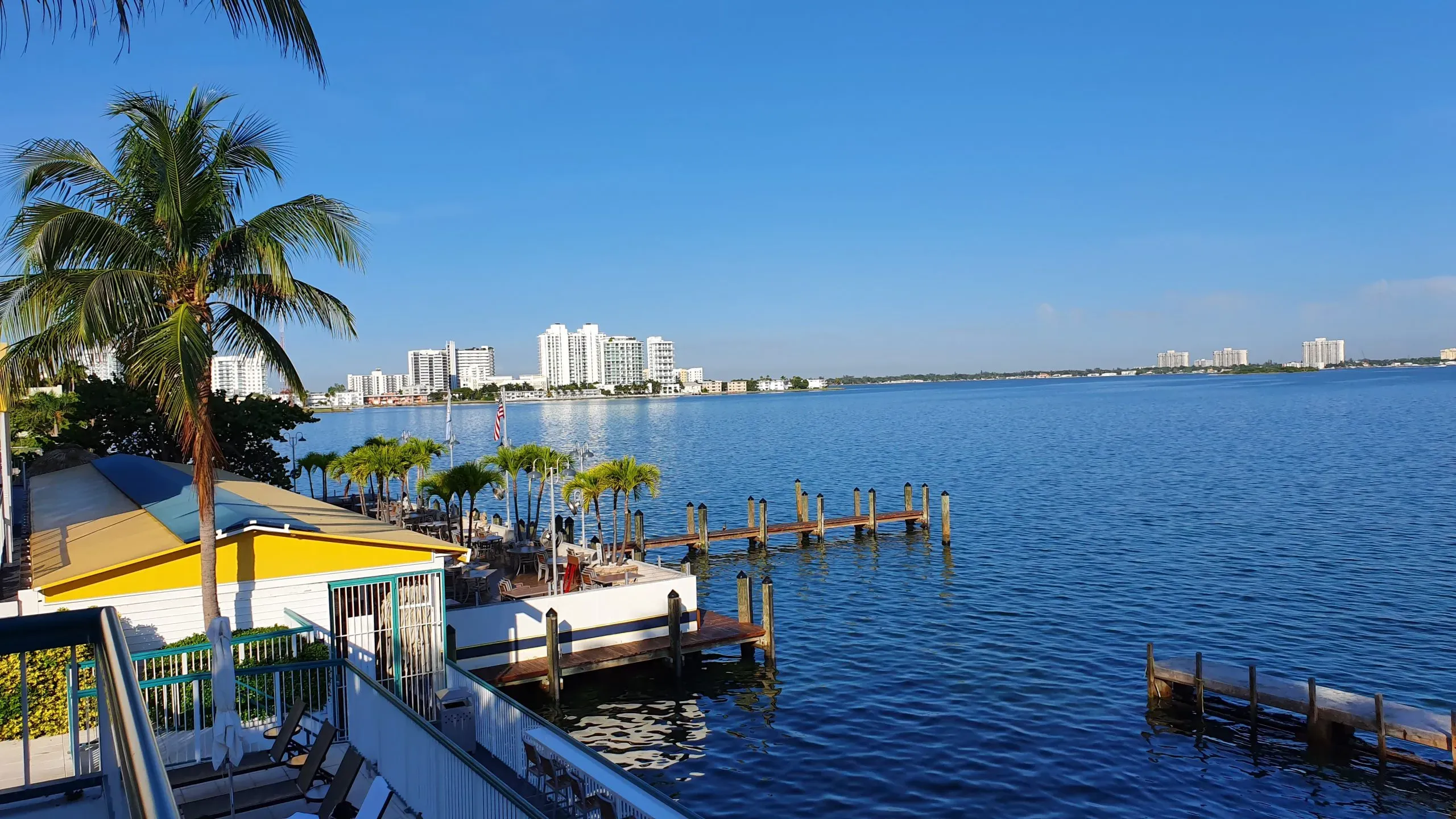 Shuckers Waterfront Bar und Grill