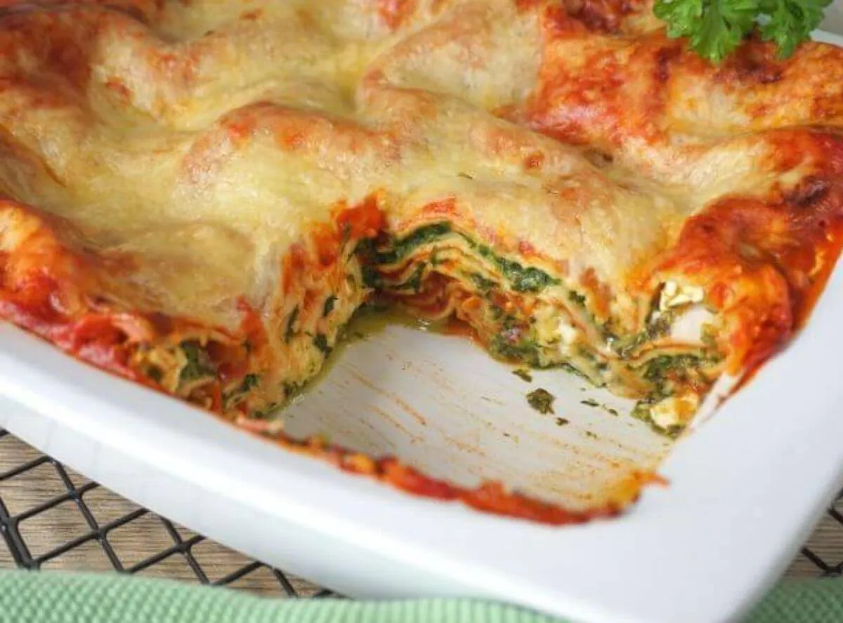 Spinatlasagne mit Feta und Tomaten
