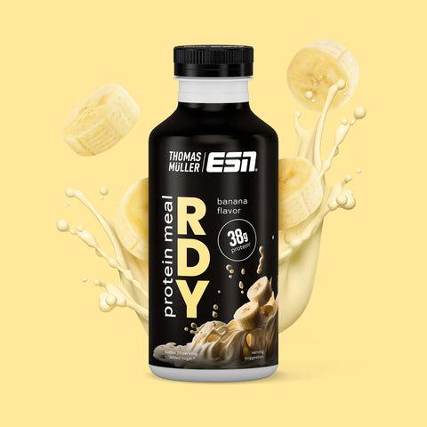 Thomas Müller und das ESN RDY Protein Meal, das ideale Thomas Müller Getränk, als Symbol für die erfolgreiche Zusammenarbeit im Bereich Sporternährung.
