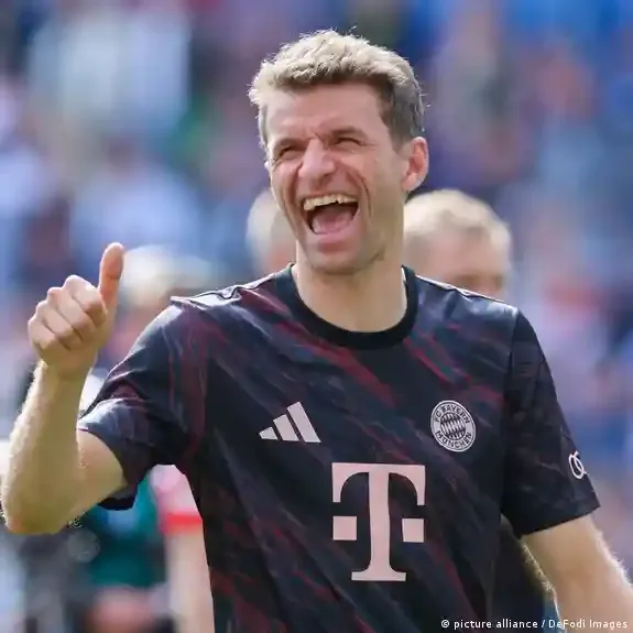 Thomas Müller feiert den Gewinn der Weltmeisterschaft 2014 mit der deutschen Nationalmannschaft