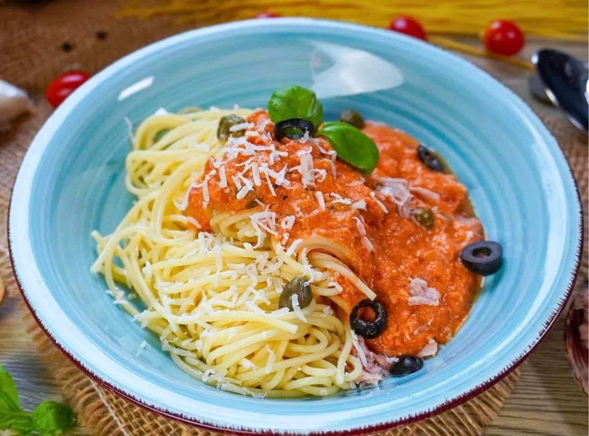 Thunfisch Pasta mit Spaghetti und Tomaten