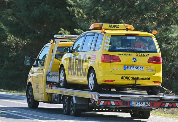 Til Schweiger und Sohn Valentin nach Entwarnung der Todesgerüchte, symbolisiert Hoffnung und Familienzusammenhalt.