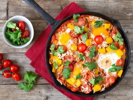 Tomaten-Reis-Shakshuka mit Paprika Rezept
