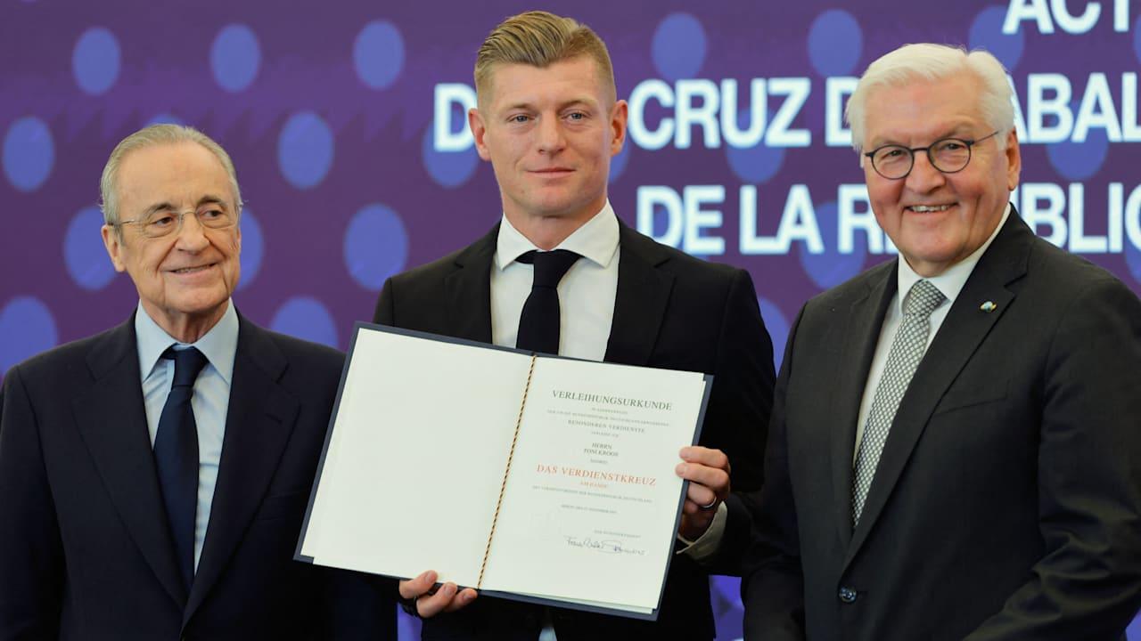Toni Kroos und Florentino Pérez bei der Vorstellung von Kroos bei Real Madrid.