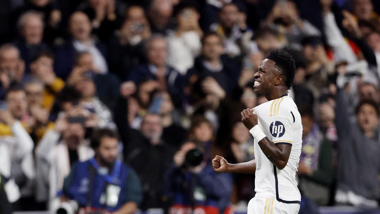 Toni Kroos feiert einen Sieg mit Real Madrid, sein Blick konzentriert und entschlossen