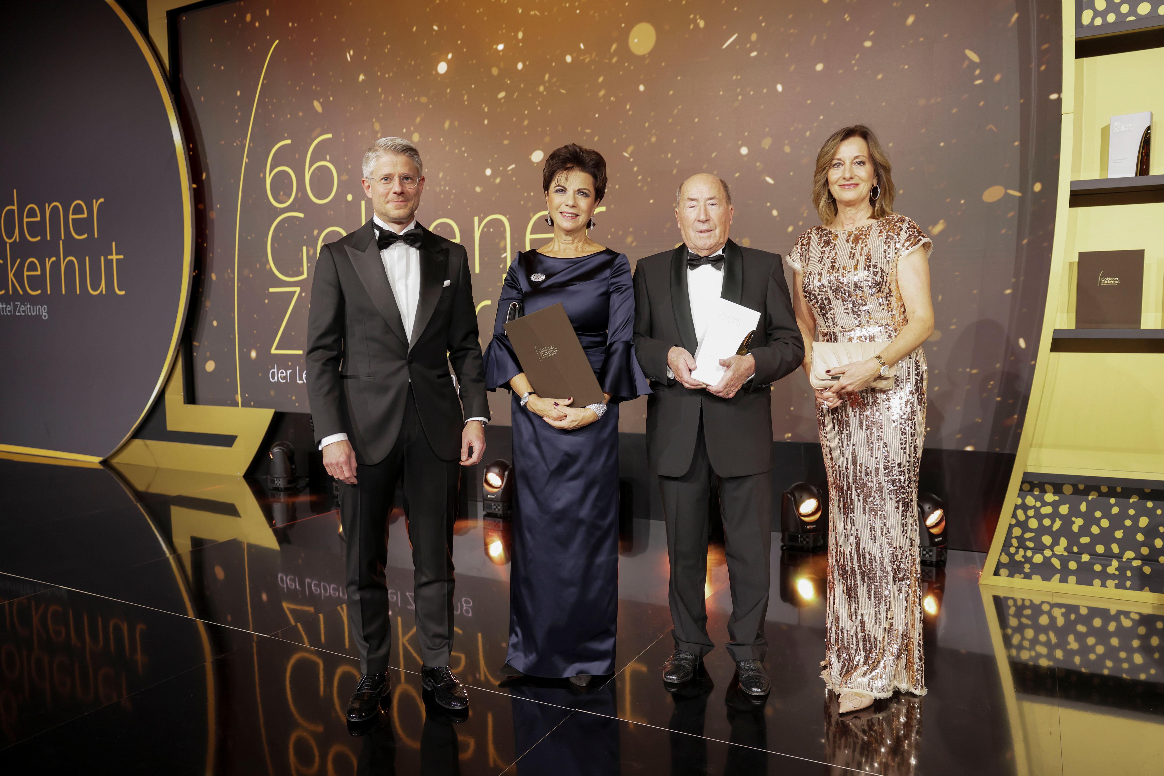 Tonie Thomas Müller repräsentiert mit seiner Musik und seinem Engagement die authentischen Werte Deutschlands und inspiriert dazu, die Kultur und Gemeinschaft zu entdecken.