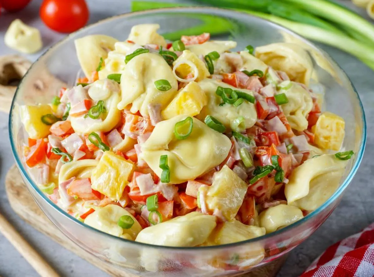 Tortellini-Salat Hawaii