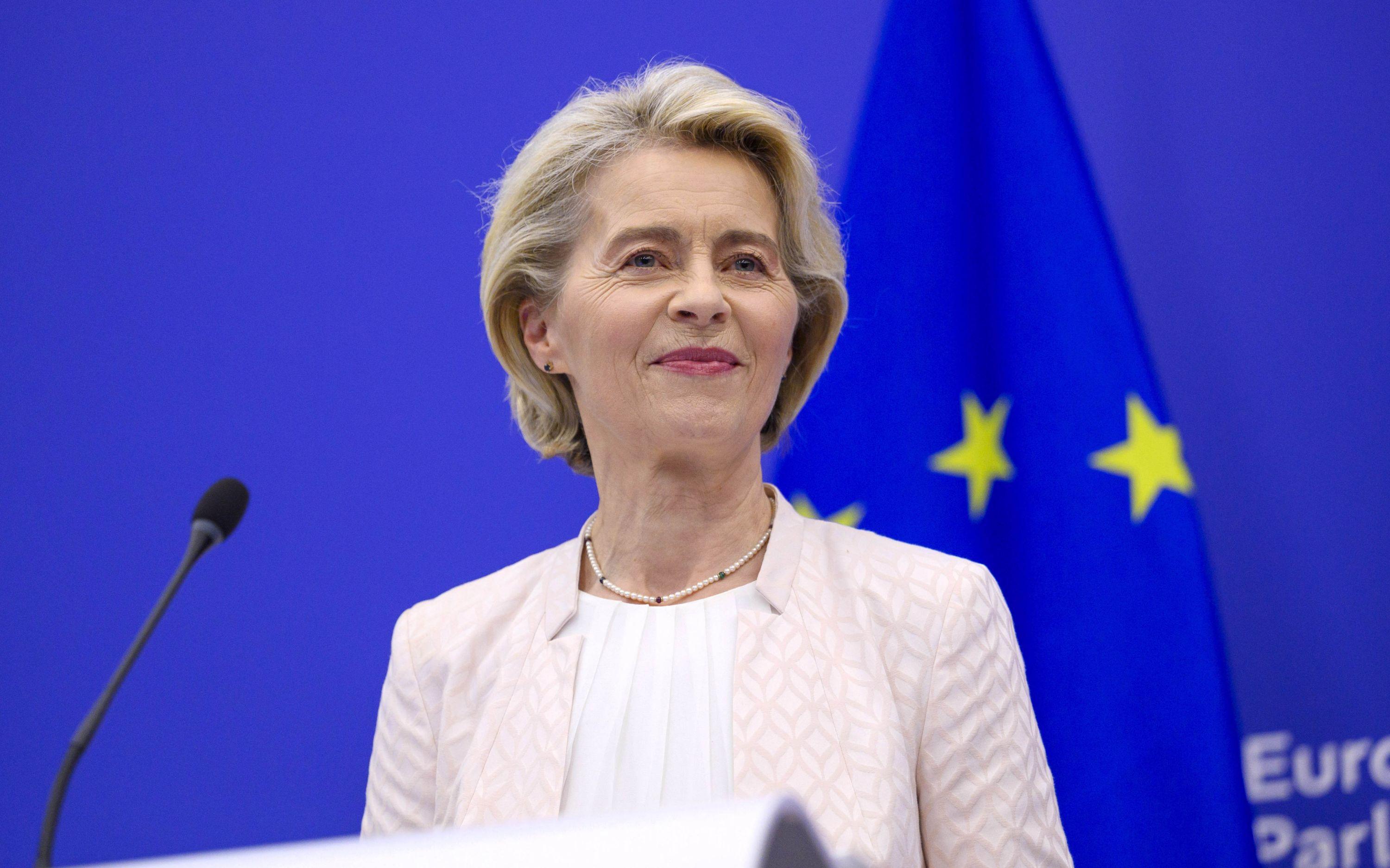 Ursula von der Leyen als Präsidentin der Europäischen Kommission, in Brüssel, zeigt ihre führende Rolle in der EU-Politik.