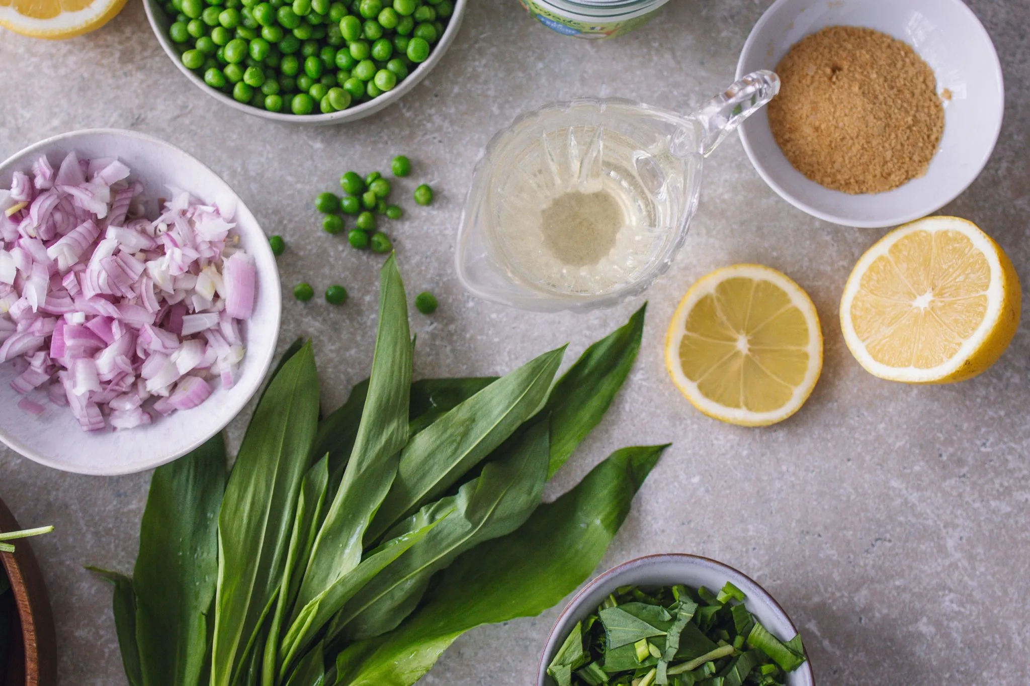 Vorbereitung der Zutaten für den Orzo