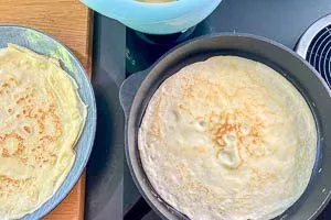 Wenden und fertig backen lassen.