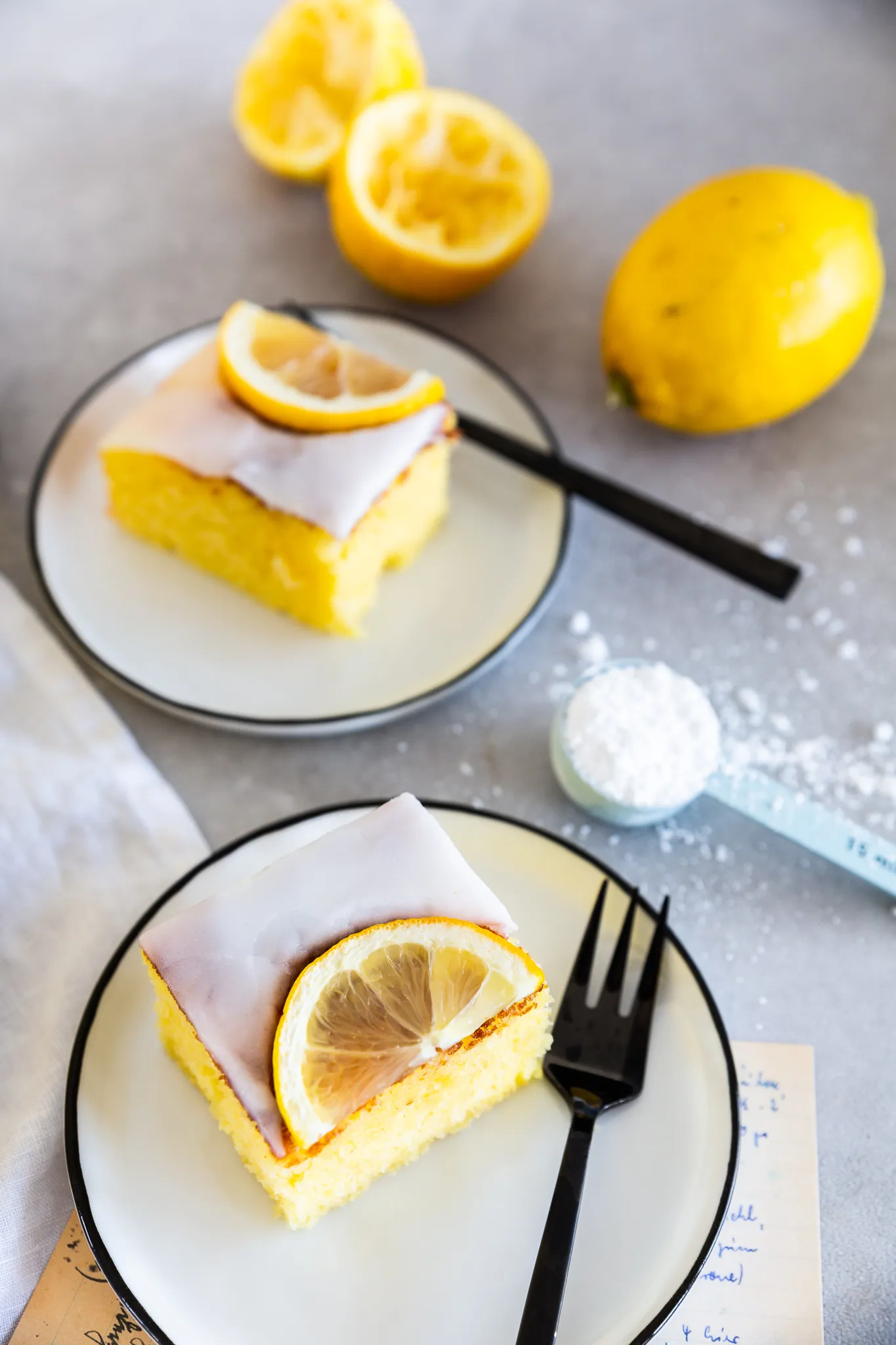 Zitronenkuchen in Scheiben geschnitten