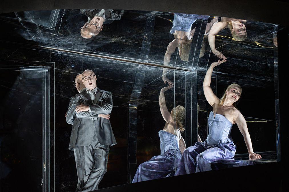 Angela Merkel als Ehrenmitglied des Hamburger Schauspielhauses: Eine symbolische Geste im Wandel der Zeit