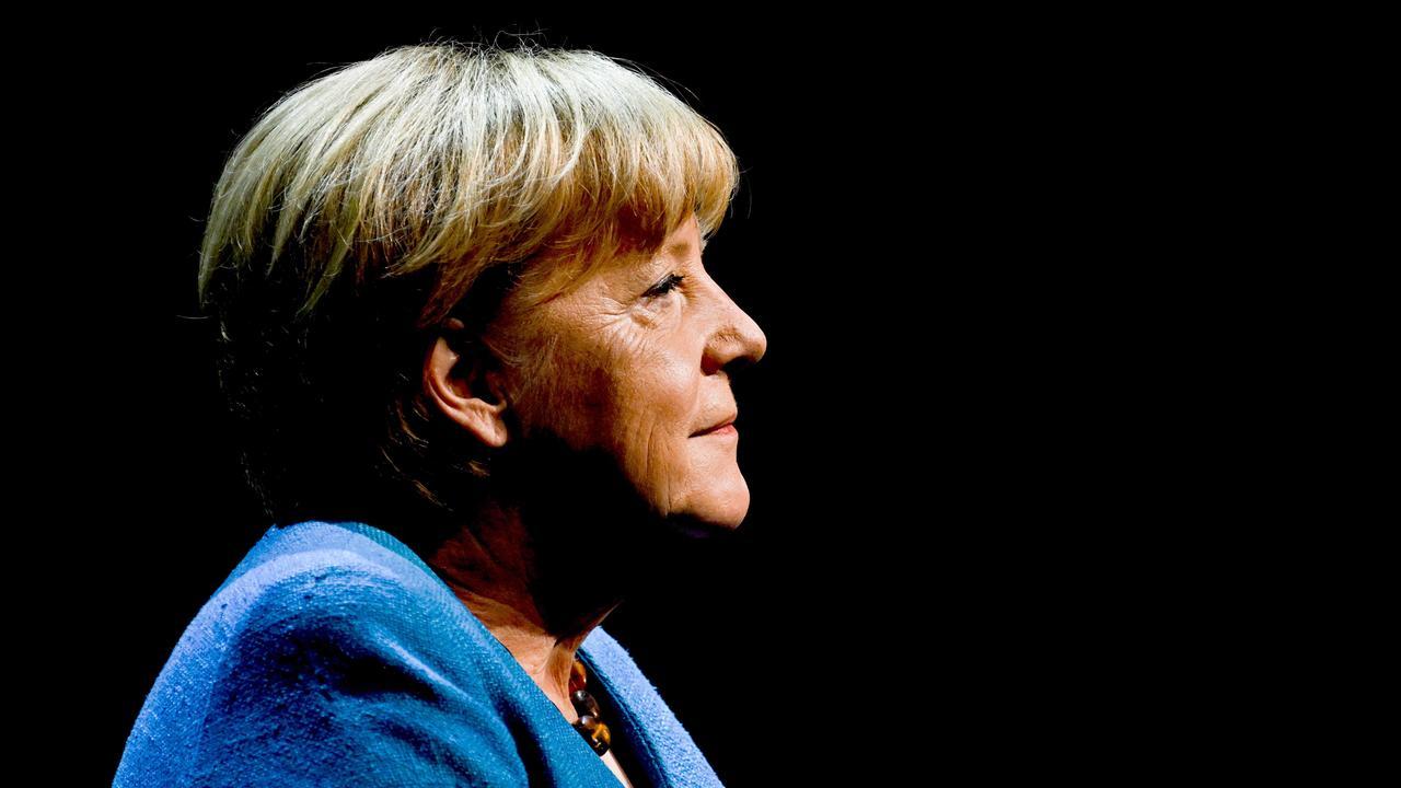 Angela Merkel in ihrer Berliner Nachbarschaft, symbolisch für Privatsphäre nach der Kanzlerschaft