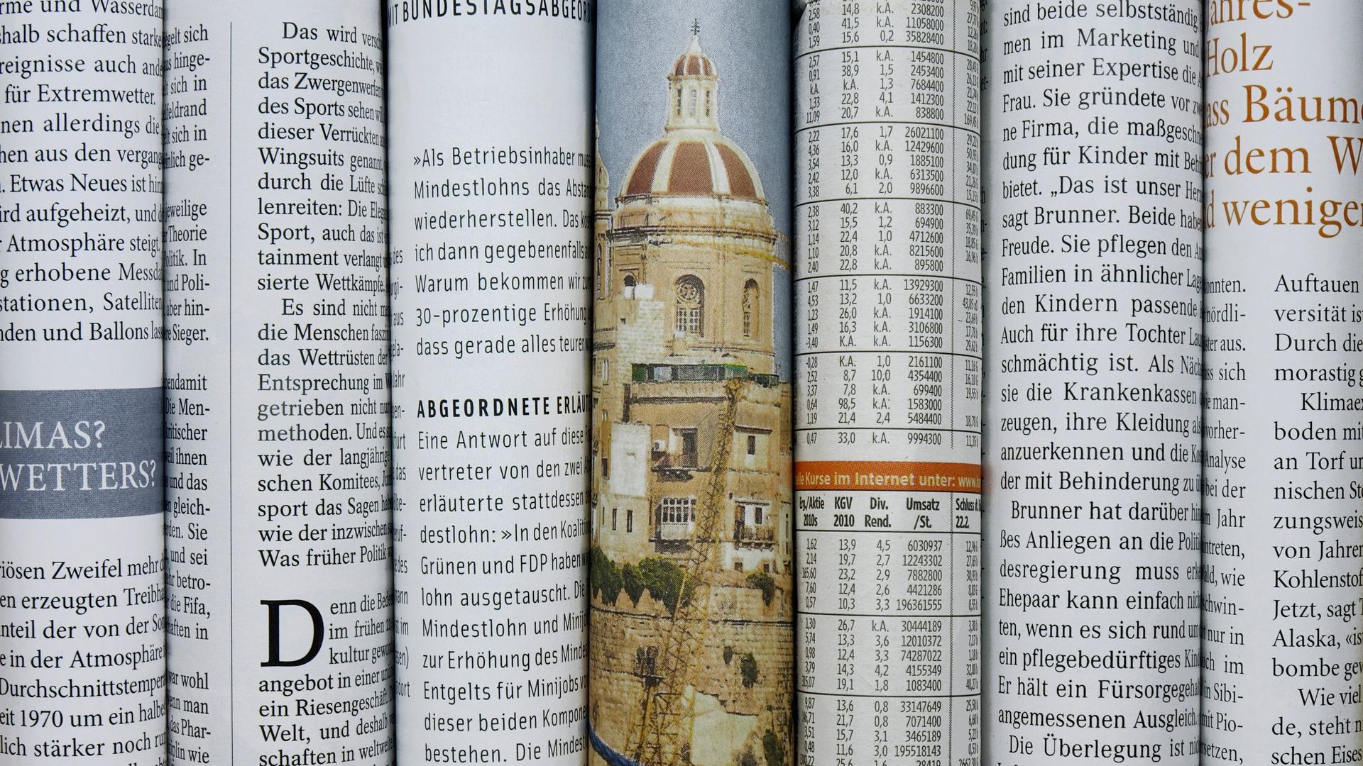 Olaf Scholz als deutscher Bundeskanzler, nachdenklich, im Kanzleramt, symbolisiert die Verantwortung und Komplexität seiner Aufgaben