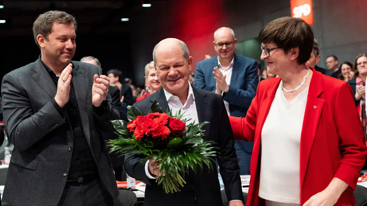 Olaf Scholz in einer politischen Debatte, Fokussierung auf seine Rolle als Bundeskanzlerkandidat, seriös und nachdenklich